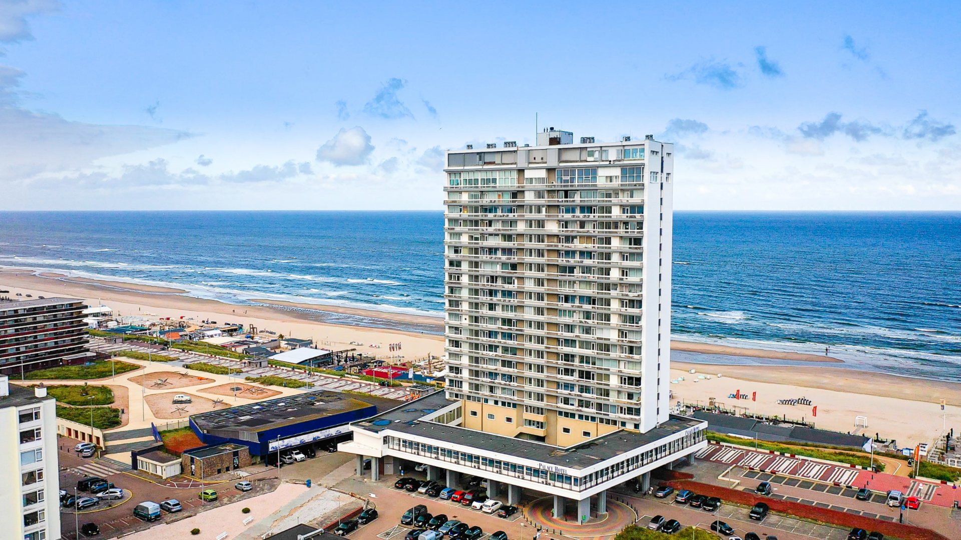 Beach at Zandvoort with the F1 circuit in the background